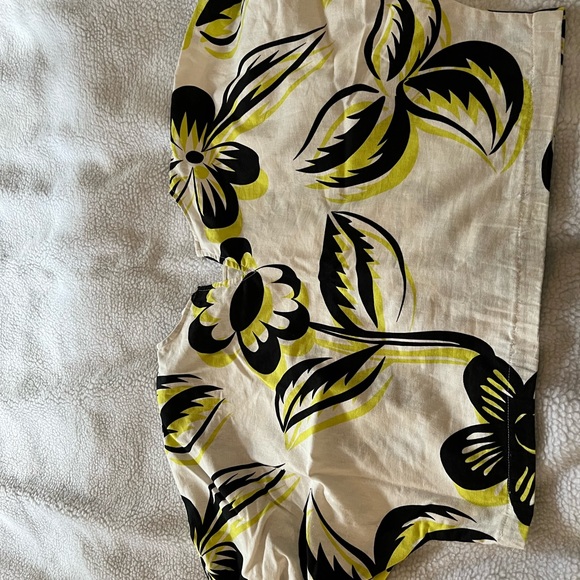 Modified Desigual linen & cotton cropped top in bold floral print. - Picture 5 of 8